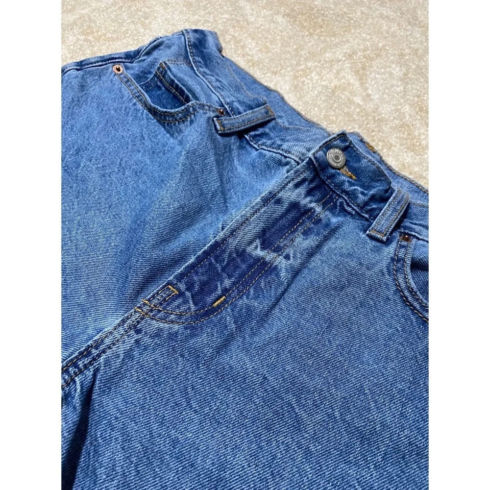 Old Navy Hi Rise Slouchy Straight Jean shorts 10 - Picture 5 of 9